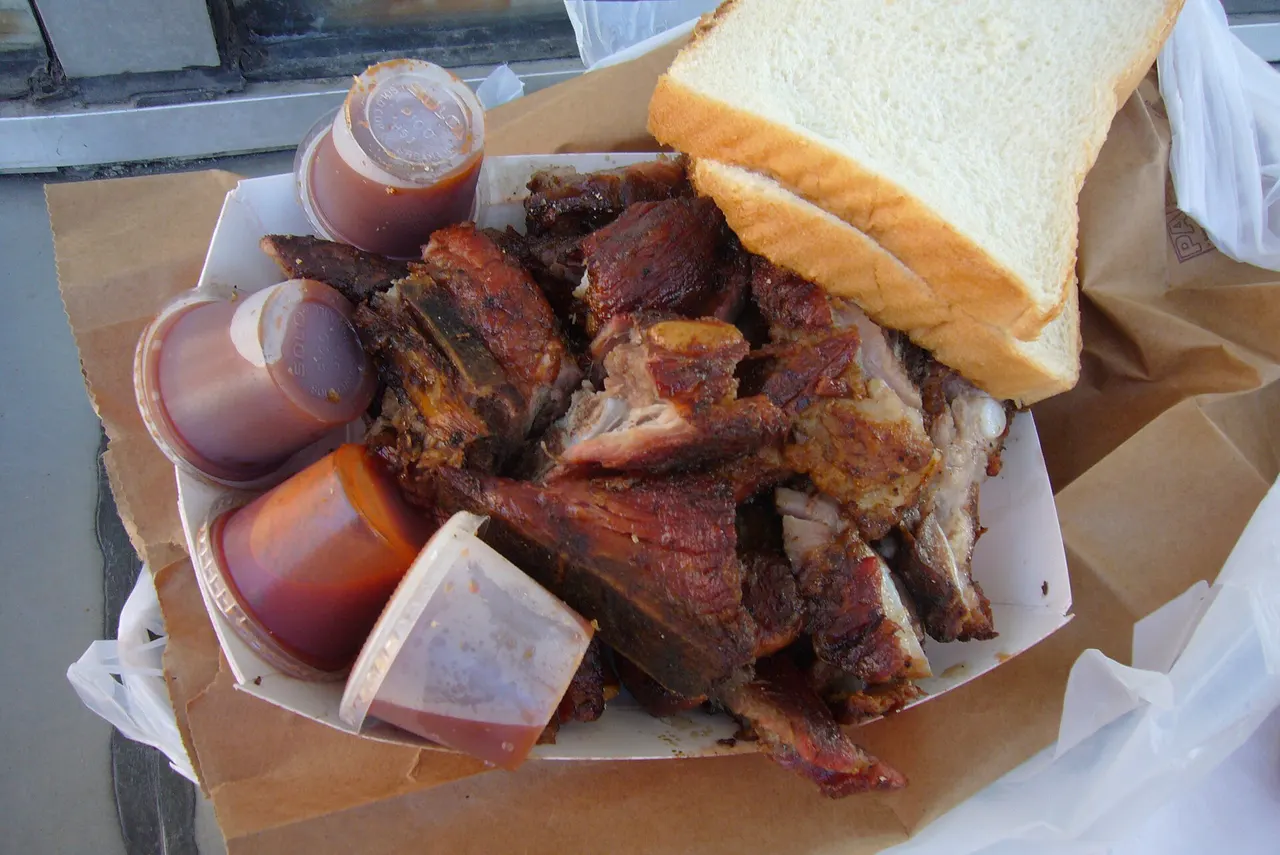 A rib-tip order at Lem’s Bar-B-Q.